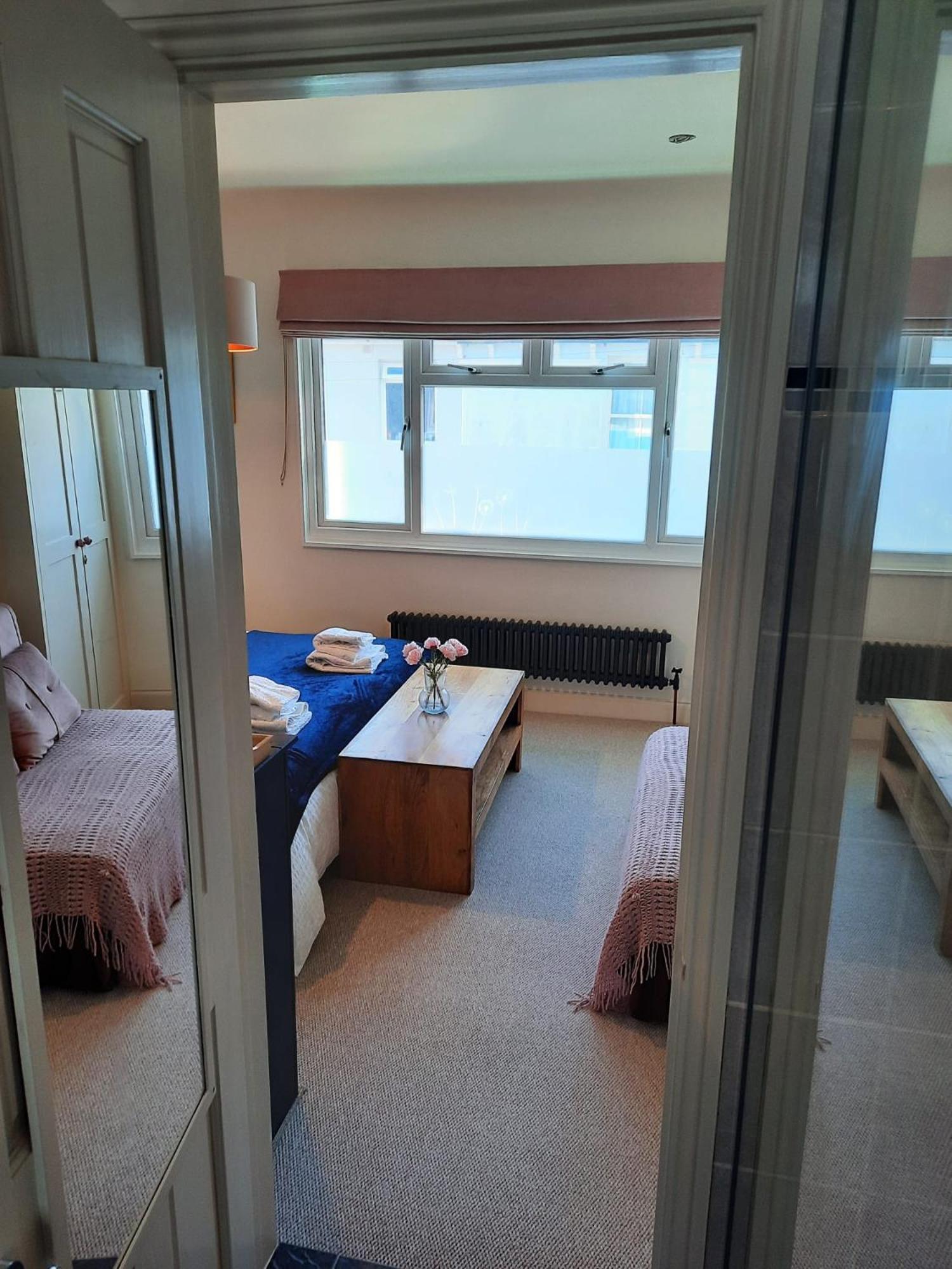 Super King Bedroom With Large Ensuite Hove Buitenkant foto